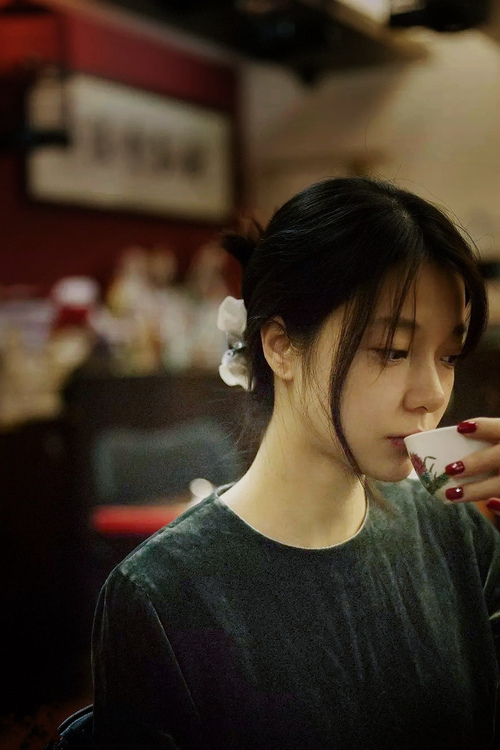 _海底探秘：潜水泅渡中的水肺网球挑战_，水肺潜水视频